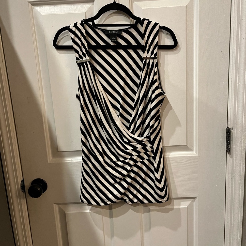 White House Black market top that keeps its shape, quality and value. Jersey